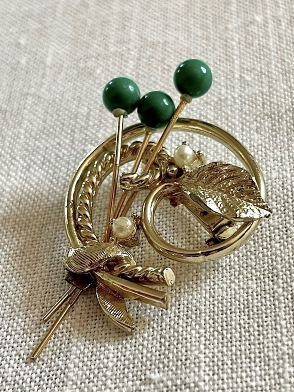 Vintage Brooch Pin - Gold Tone - Swirls, Leaves, Faux Pearls & Green Accents - Picture 3 of 4
